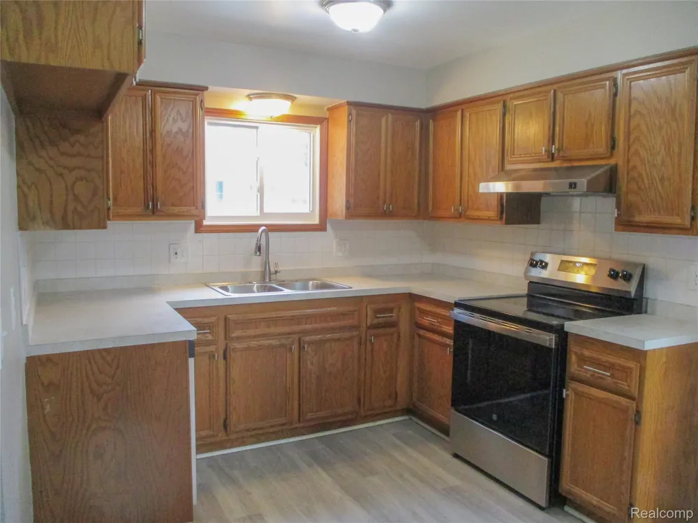 23777 Piper Avenue Eastpointe City, MI 48021