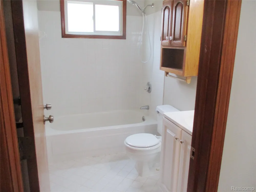 23777 Piper Avenue Eastpointe City, MI 48021