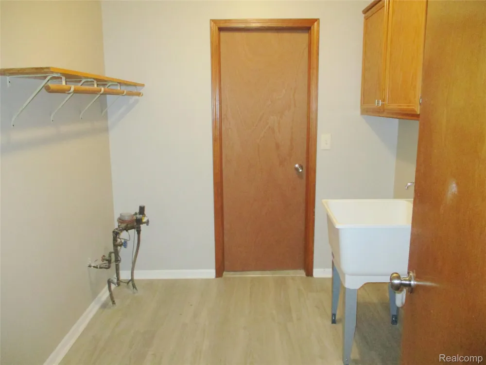 23777 Piper Avenue Eastpointe City, MI 48021