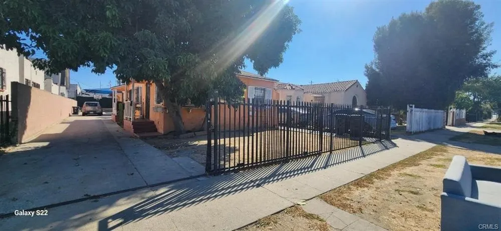1214 W 85th Street Los Angeles, CA 90044