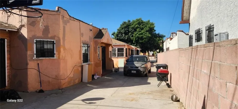 1214 W 85th Street Los Angeles, CA 90044