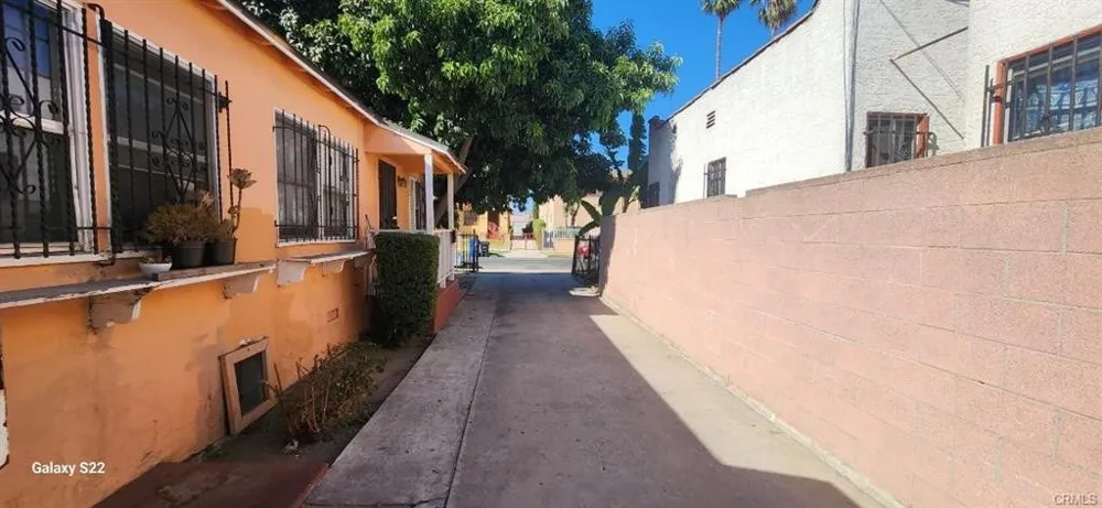 1214 W 85th Street Los Angeles, CA 90044