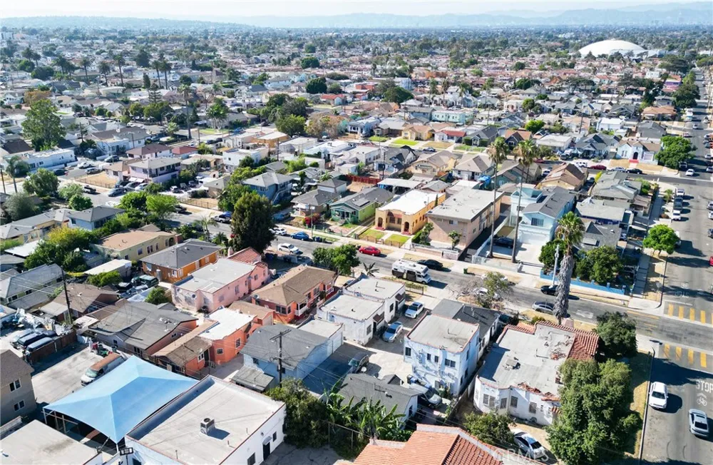 1214 W 85th Street Los Angeles, CA 90044