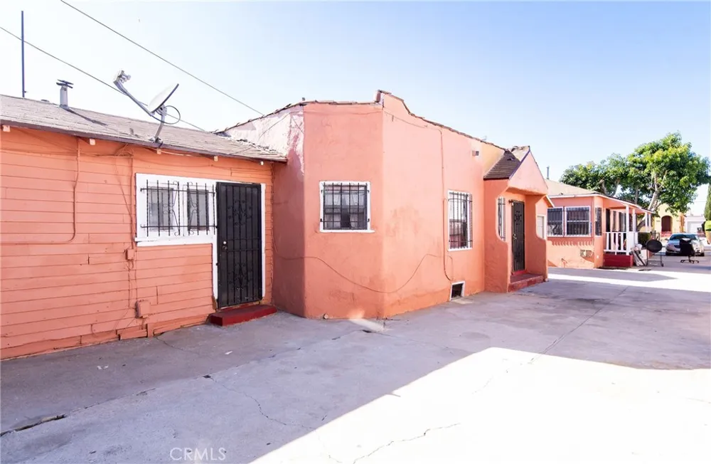 1214 W 85th Street Los Angeles, CA 90044