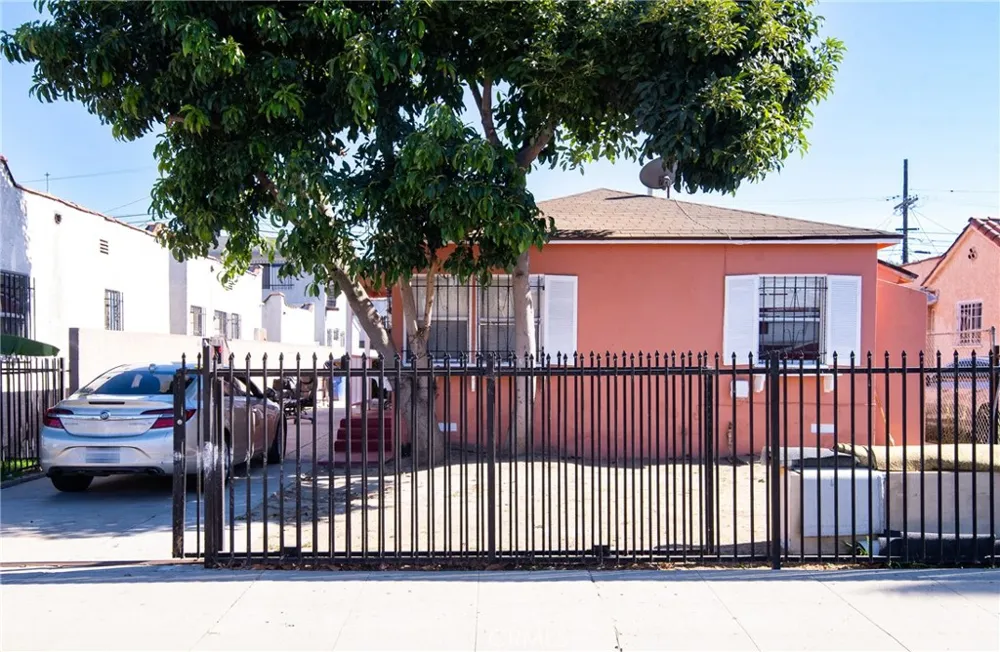 1214 W 85th Street Los Angeles, CA 90044