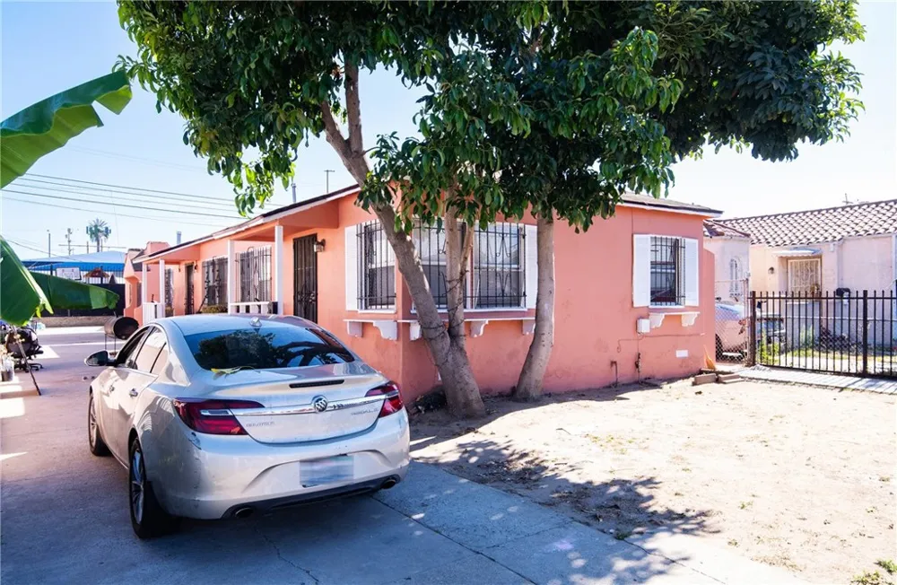 1214 W 85th Street Los Angeles, CA 90044
