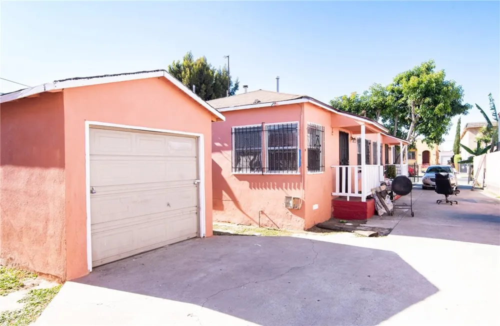 1214 W 85th Street Los Angeles, CA 90044