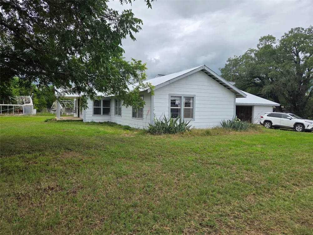 3165 CR 302 Rockdale, TX 76567