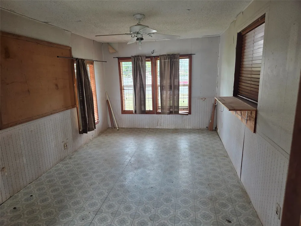 3165 CR 302 Rockdale, TX 76567