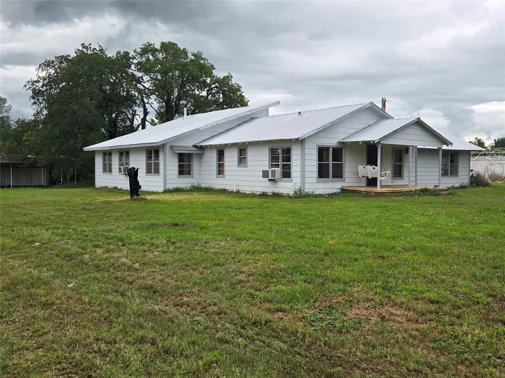 3165 CR 302 Rockdale, TX 76567