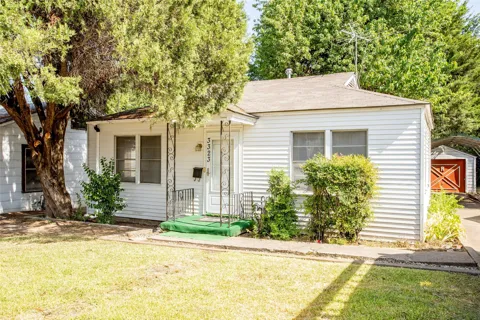 3323 W Clarendon Drive