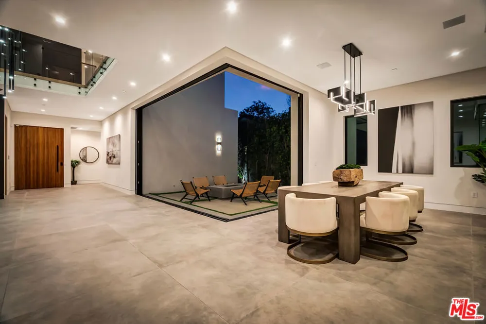 15743 Hesby Street Encino, CA 91436