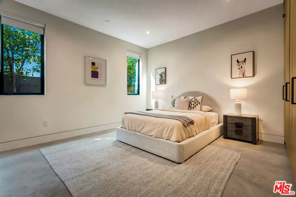15743 Hesby Street Encino, CA 91436
