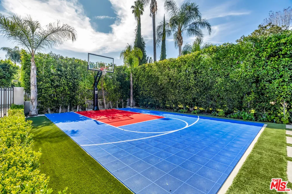 15743 Hesby Street Encino, CA 91436