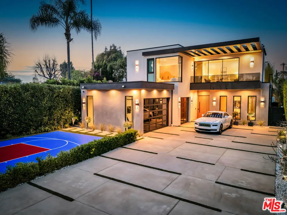 15743 Hesby Street Encino, CA 91436