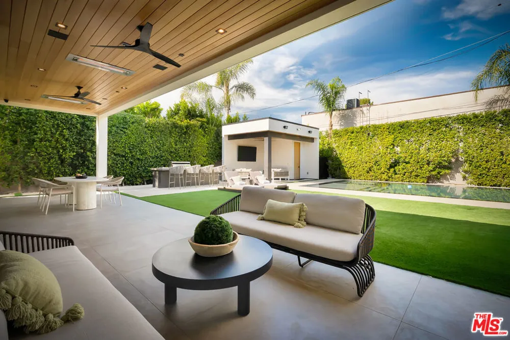 15743 Hesby Street Encino, CA 91436