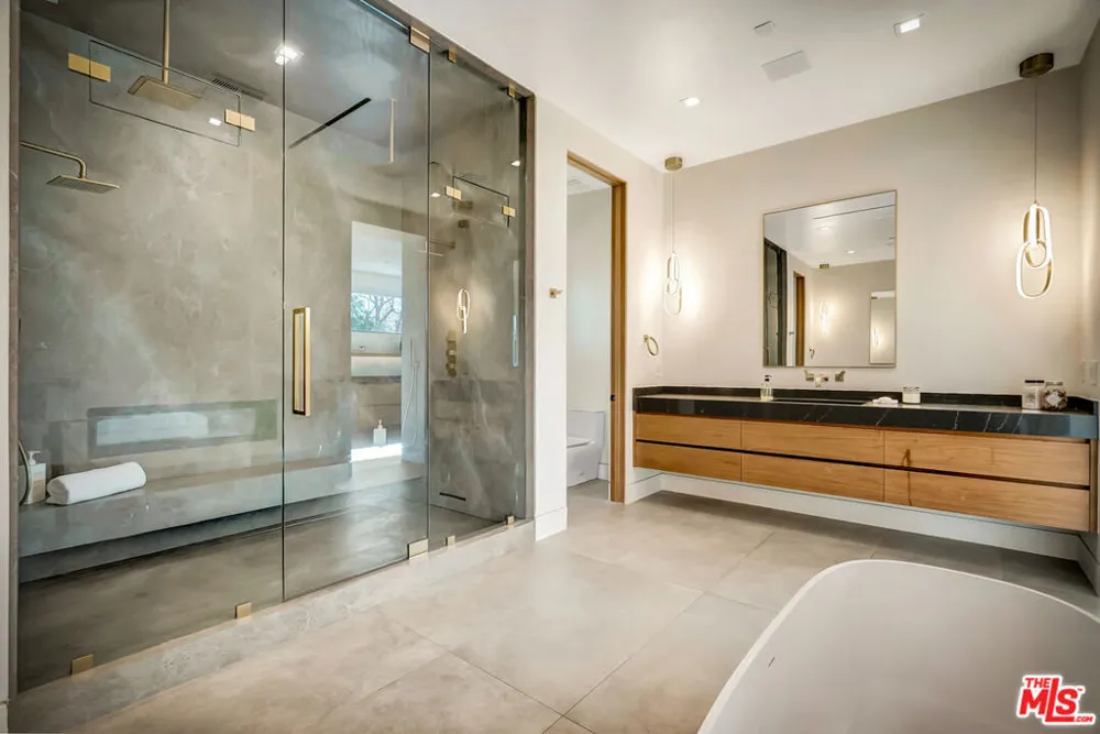 15743 Hesby Street Encino, CA 91436