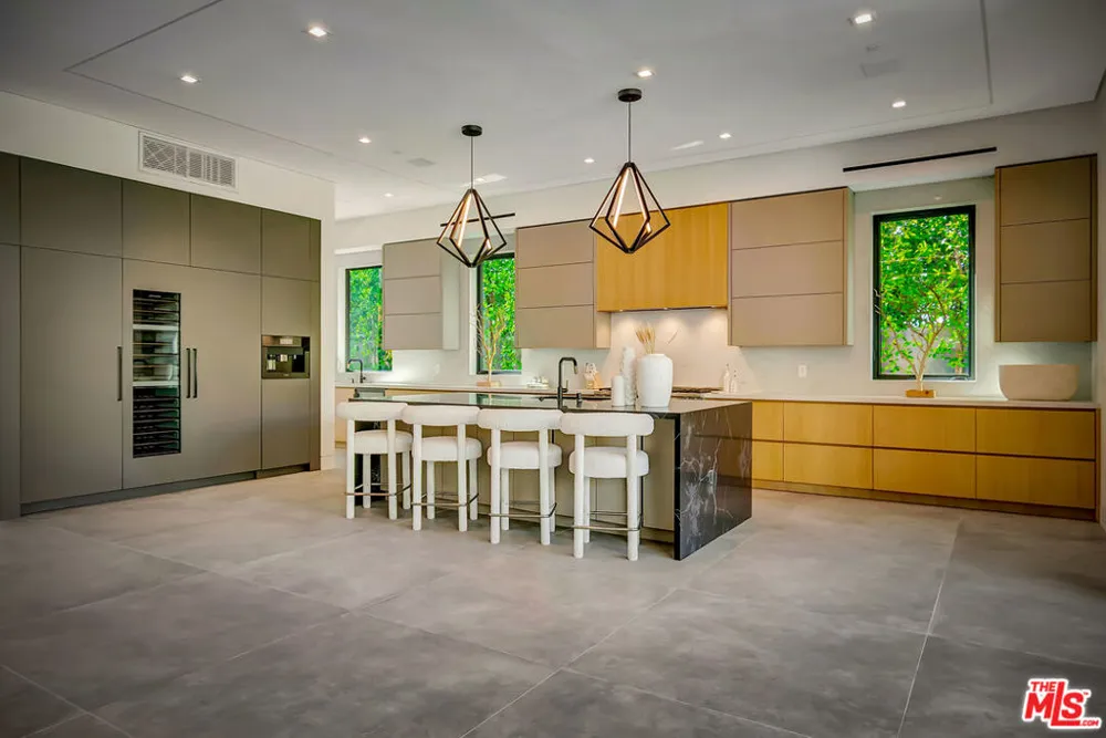 15743 Hesby Street Encino, CA 91436