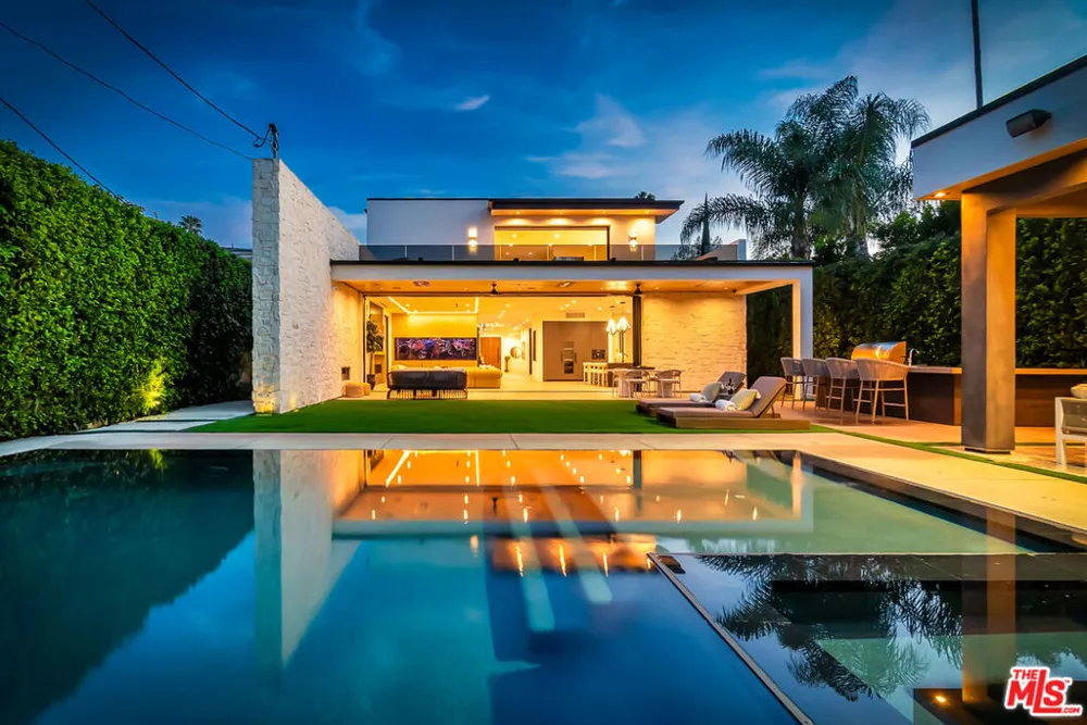 15743 Hesby Street Encino, CA 91436