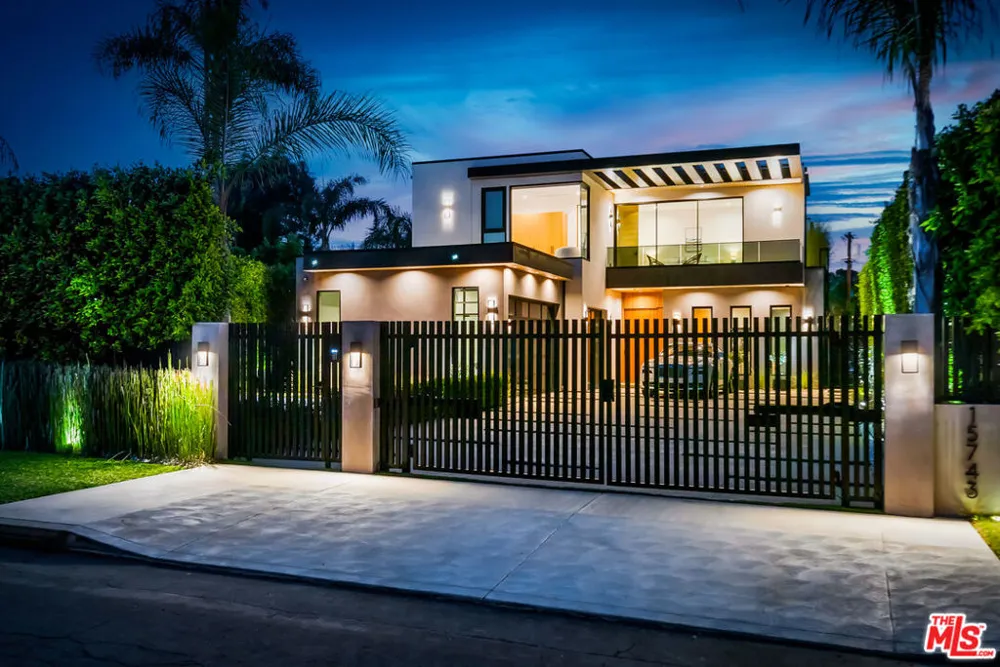 15743 Hesby Street Encino, CA 91436