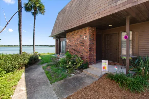 1836 CRYSTAL LAKE DRIVE #27