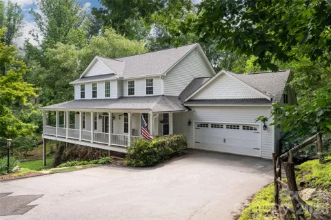 10 Lark Hill Drive