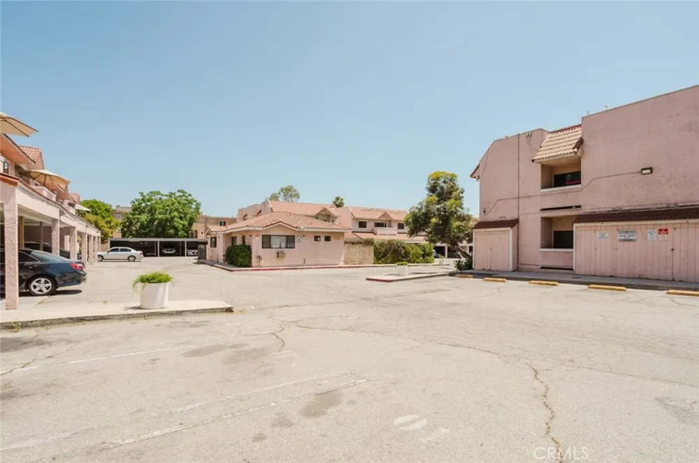 10943 Laurel Canyon #14 San Fernando, CA 91340