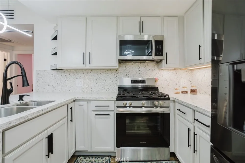 10943 Laurel Canyon #14 San Fernando, CA 91340