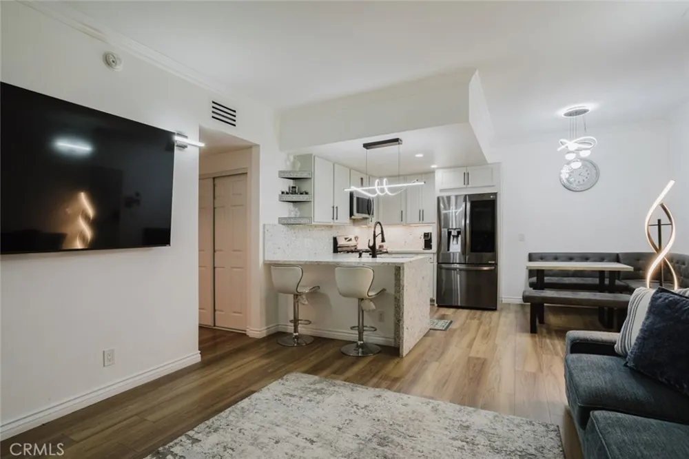 10943 Laurel Canyon #14 San Fernando, CA 91340