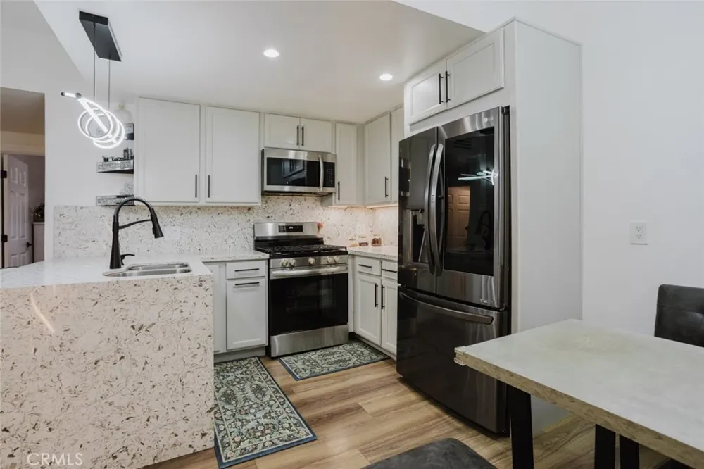 10943 Laurel Canyon #14 San Fernando, CA 91340