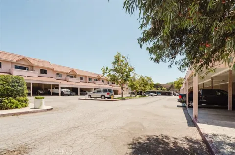 10943 Laurel Canyon #14