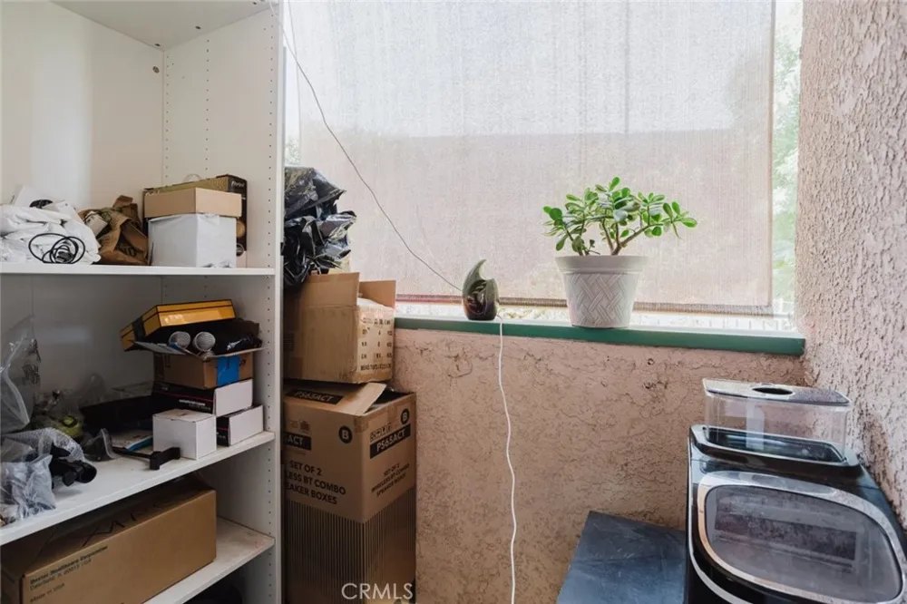 10943 Laurel Canyon #14 San Fernando, CA 91340
