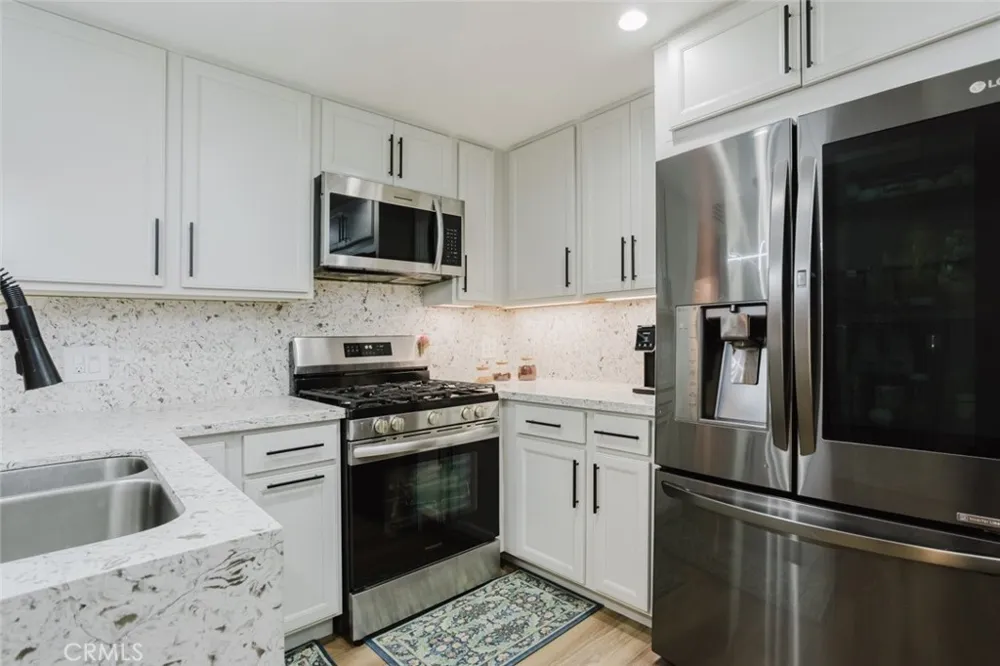 10943 Laurel Canyon #14 San Fernando, CA 91340