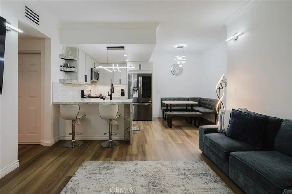 10943 Laurel Canyon #14 San Fernando, CA 91340