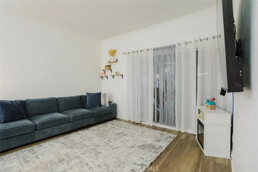 10943 Laurel Canyon #14 San Fernando, CA 91340