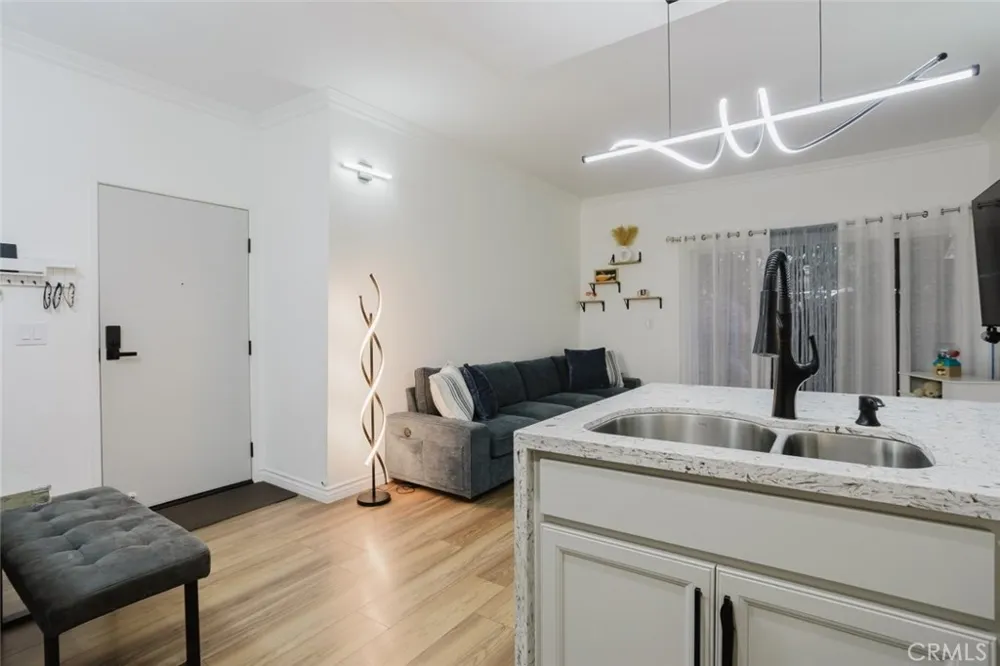 10943 Laurel Canyon #14 San Fernando, CA 91340