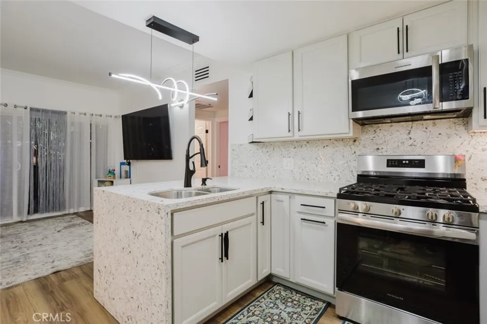 10943 Laurel Canyon #14 San Fernando, CA 91340