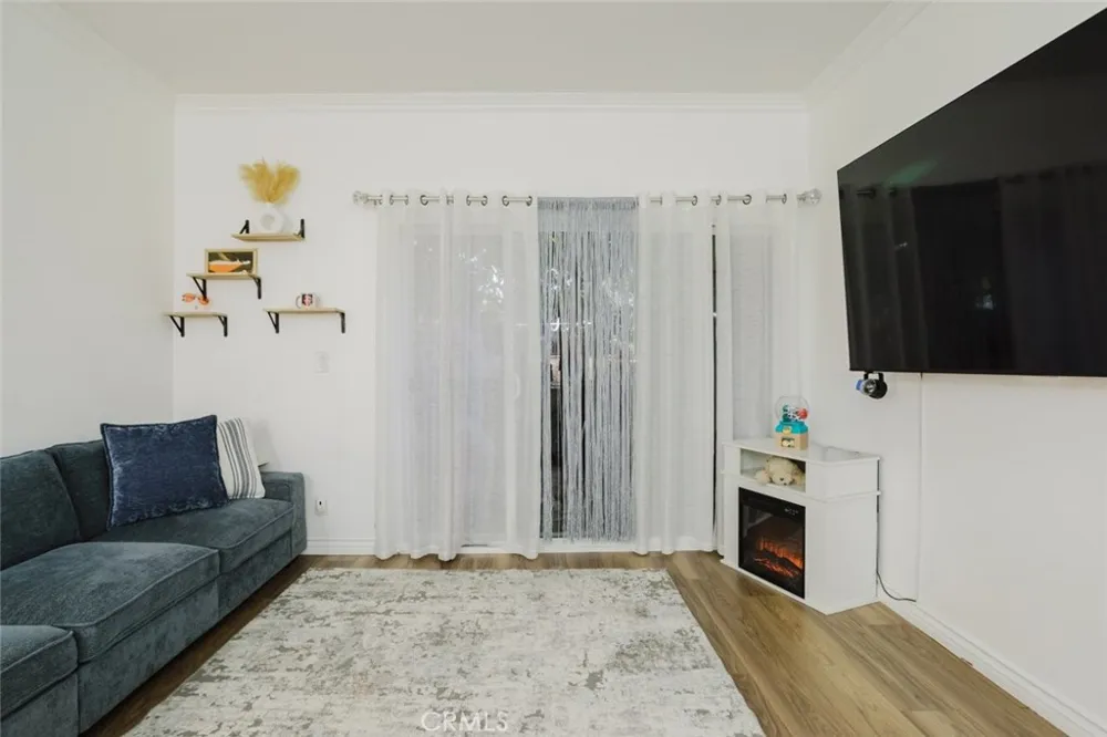 10943 Laurel Canyon #14 San Fernando, CA 91340