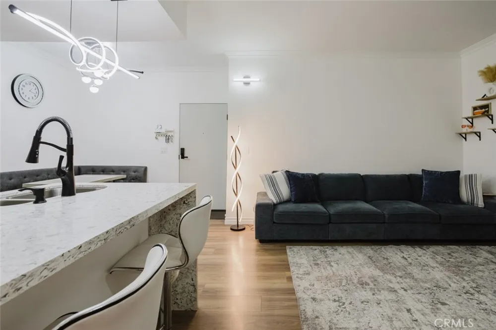 10943 Laurel Canyon #14 San Fernando, CA 91340