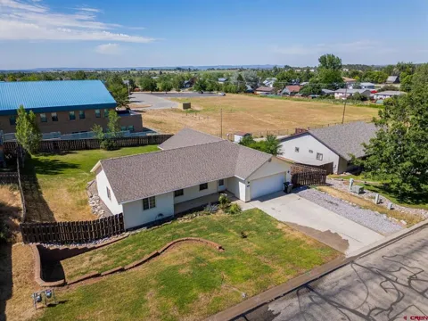 324 Meadows Circle