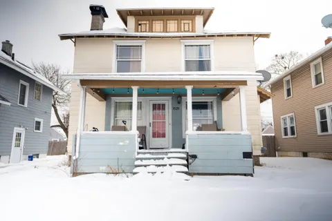 1525 W Saginaw Street