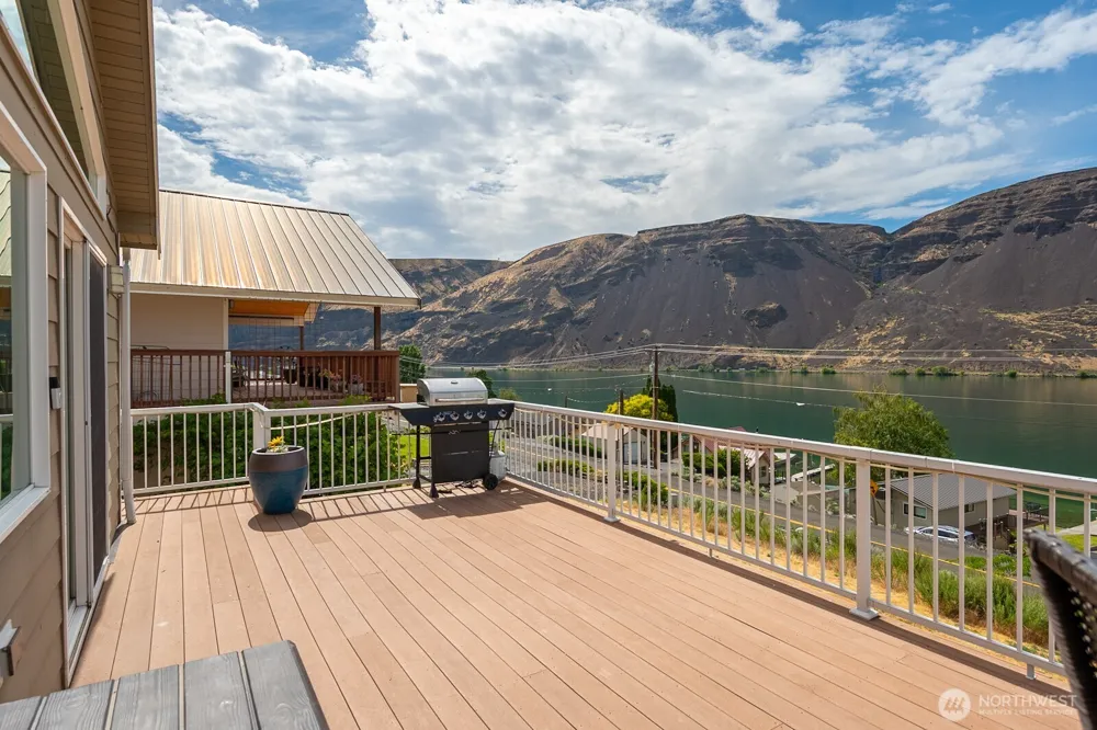 32611 Lakeshore Drive NE Coulee City, WA 99115