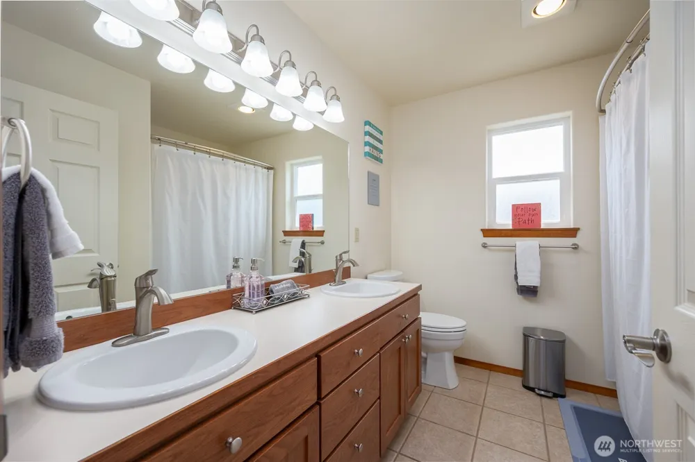 32611 Lakeshore Drive NE Coulee City, WA 99115