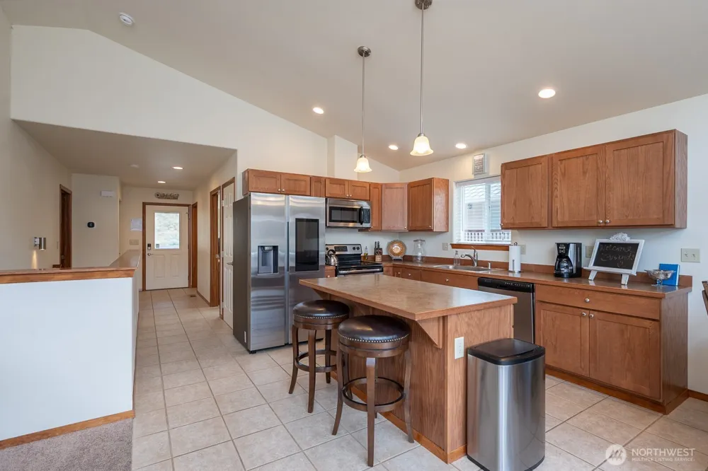 32611 Lakeshore Drive NE Coulee City, WA 99115