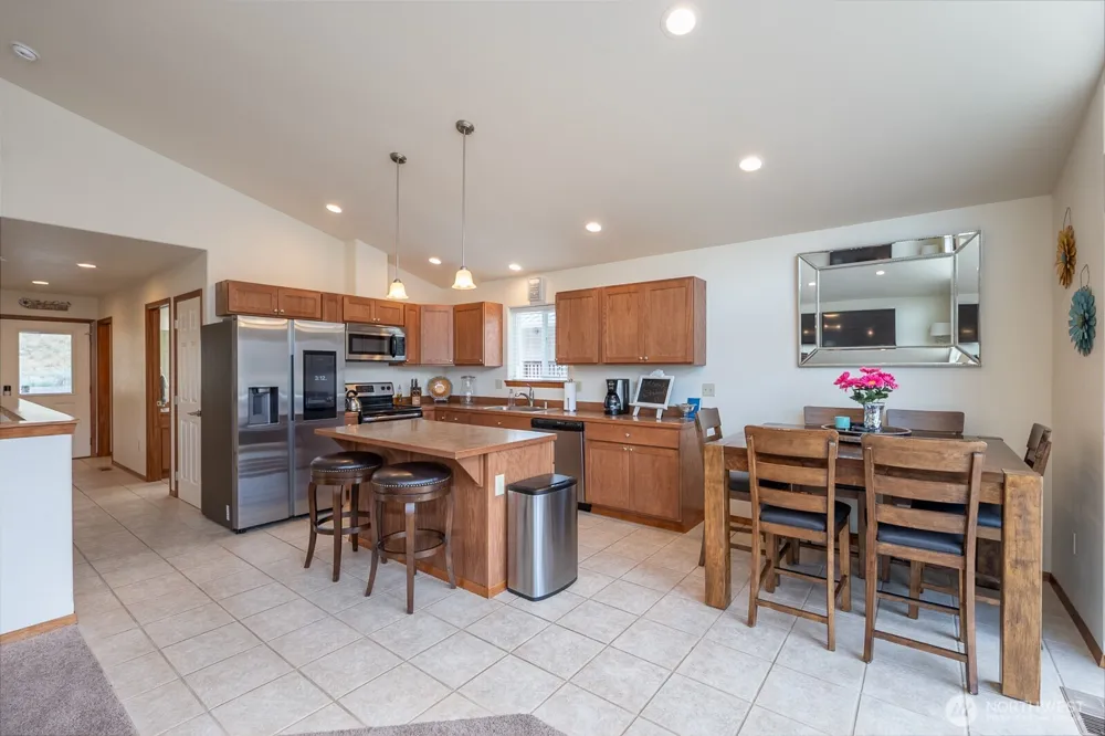 32611 Lakeshore Drive NE Coulee City, WA 99115