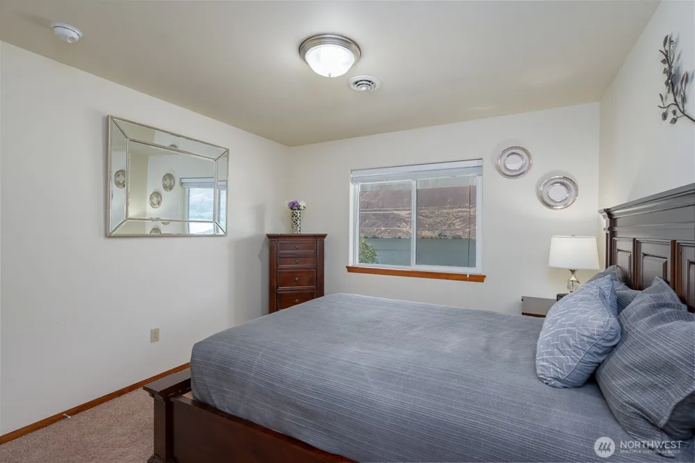 32611 Lakeshore Drive NE Coulee City, WA 99115