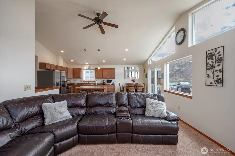 32611 Lakeshore Drive NE Coulee City, WA 99115