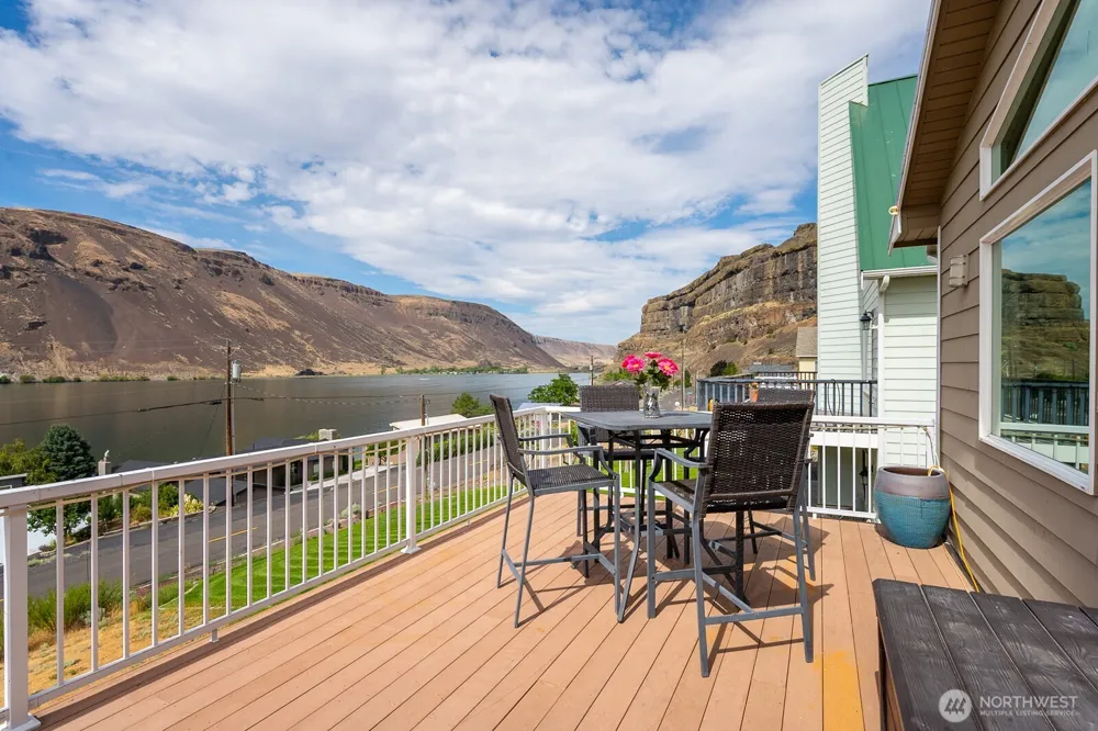 32611 Lakeshore Drive NE Coulee City, WA 99115
