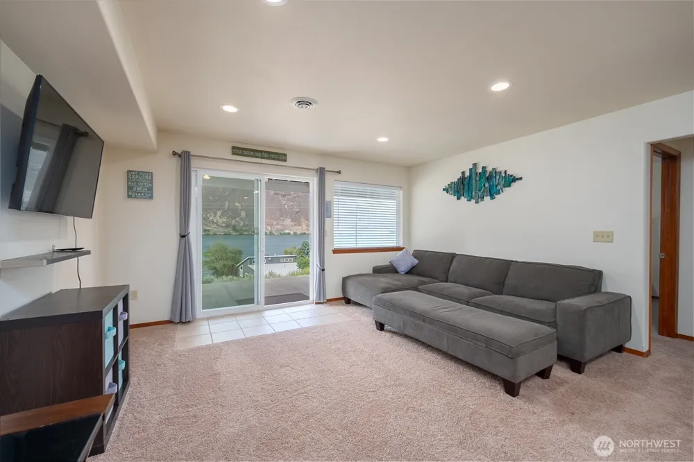 32611 Lakeshore Drive NE Coulee City, WA 99115