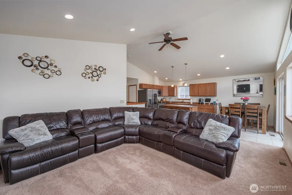32611 Lakeshore Drive NE Coulee City, WA 99115